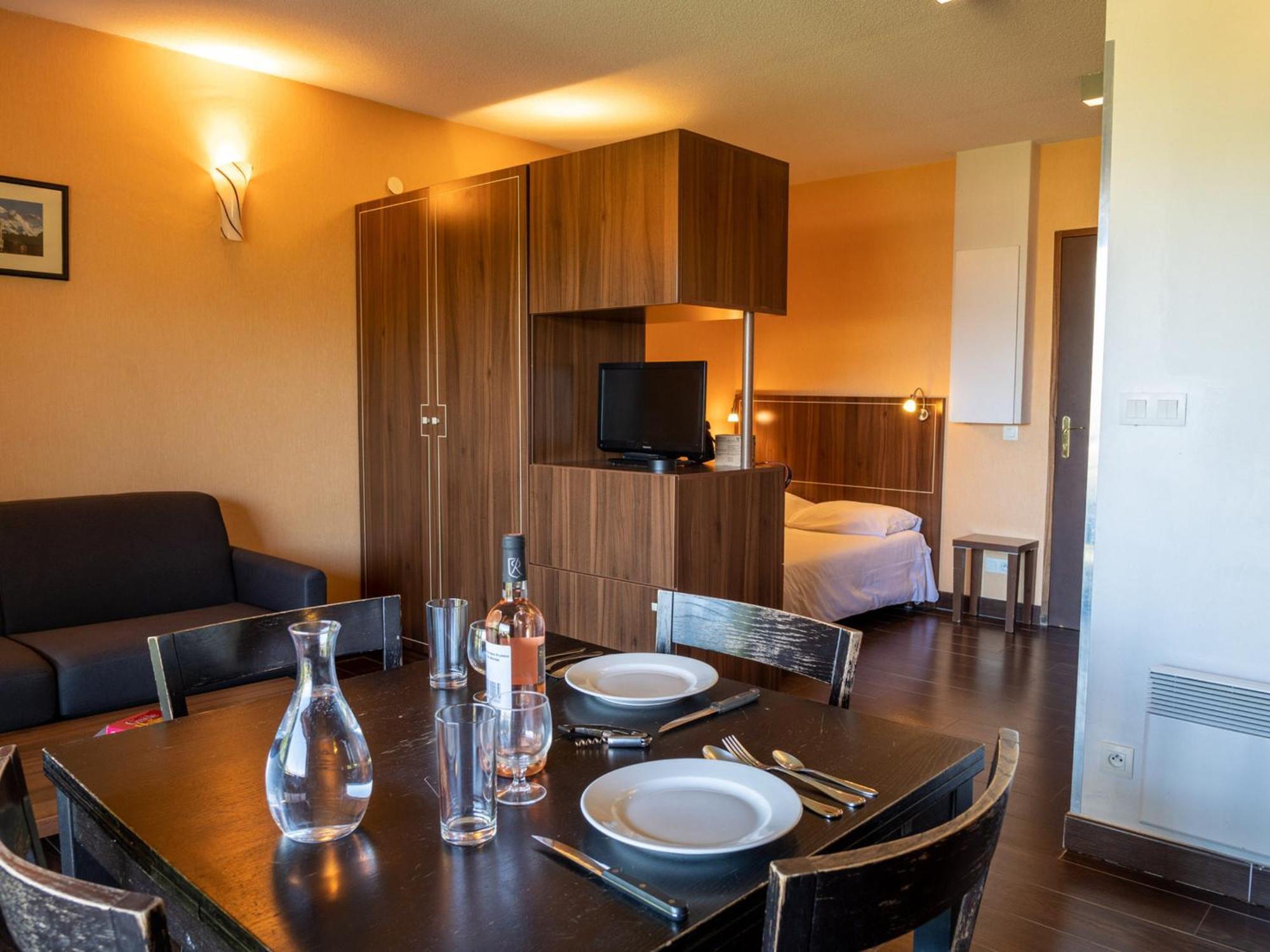 Studio 4 Personnes Avec Piscine Et Sauna - Residence Chateau Des Magnans - Jausiers - Fr-1-165B-45 Exterior foto